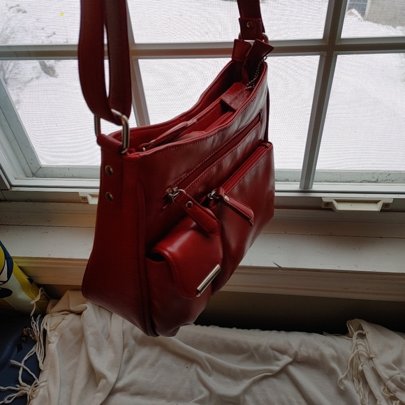 Like New La Diva Italian Leather - Picture 3 of 7